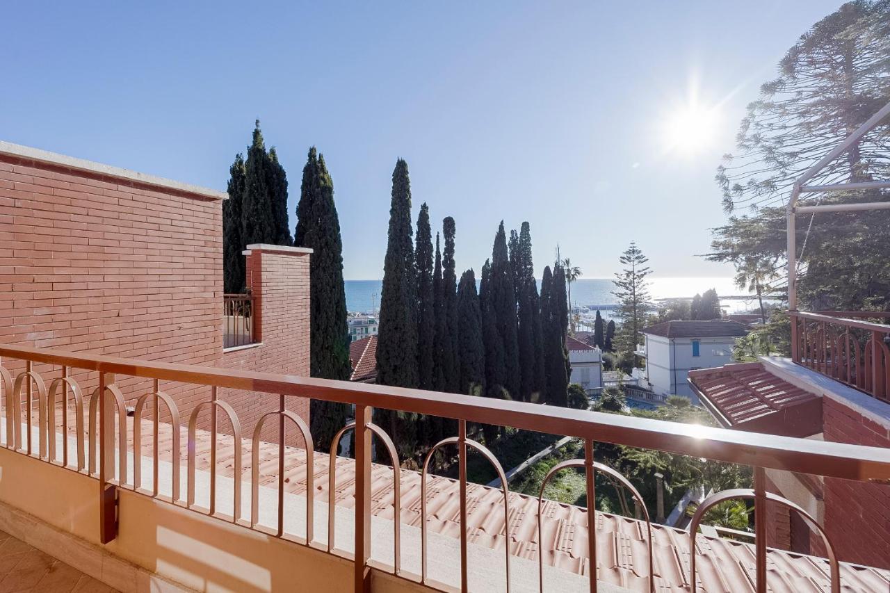 Portosole Attic - With Terrace And Private Parking Apartment Sanremo Exterior photo